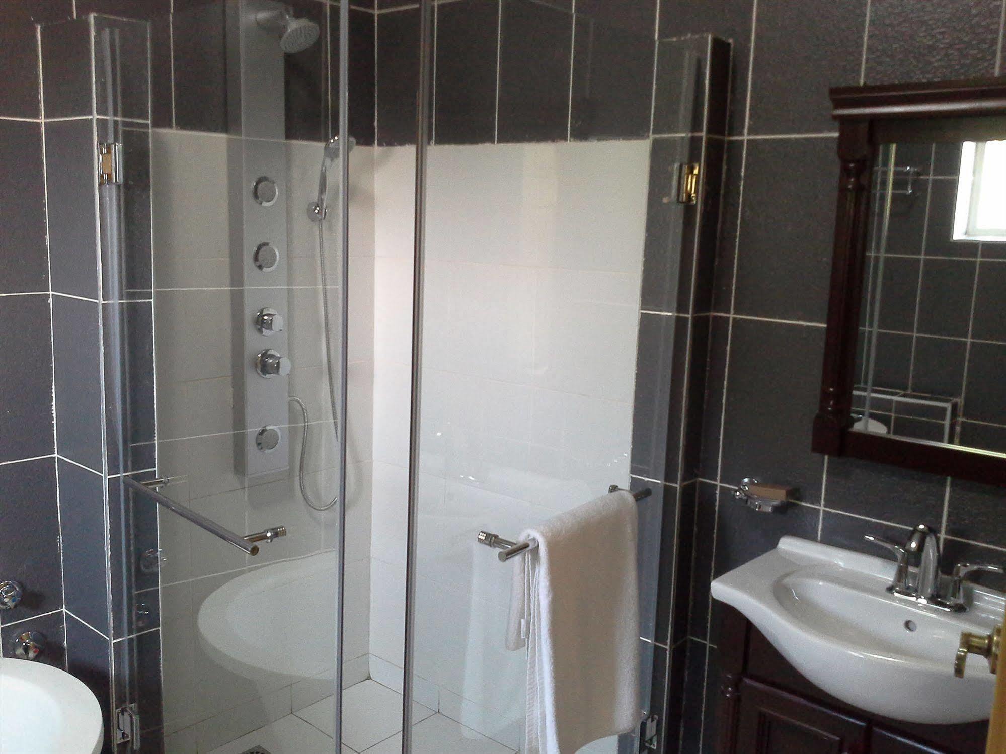 Tropical Enclave Hotel Accra Eksteriør bilde